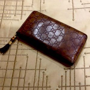 Gucci letter G large zip wallet